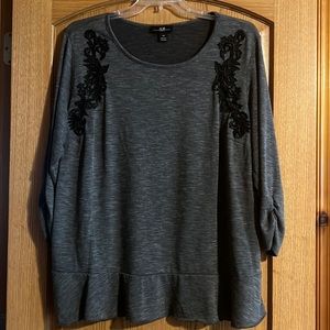 Women’s AGB Charcoal Top with Appliqué, Soft, Charcoal, Size 3X, EUC!
